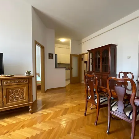 Center Ii - 5 Min Walk To Everything Important *